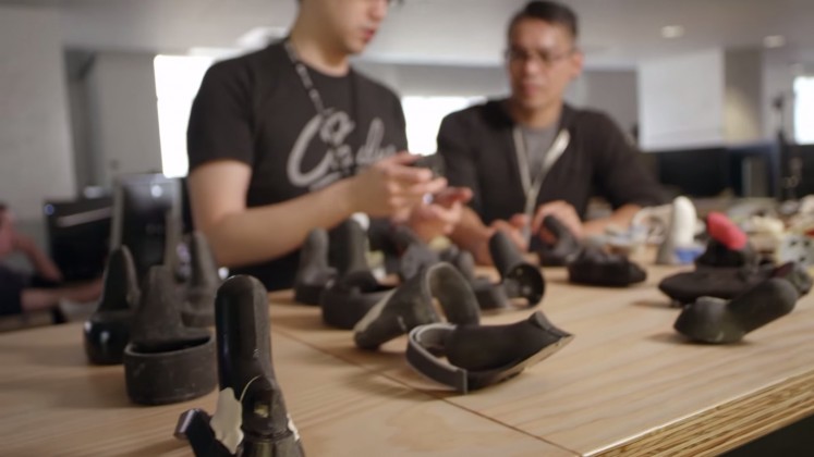 Oculus Touch’s Prototypes & “Dead and Buried”