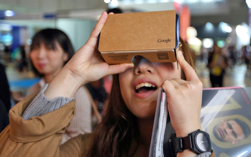 Google ยกเครื่องปรับซอฟท์แวร์ Cardboard ใหม่ รองรับการฝังโค้ตภาพ VR และสนับสนุน iOS !!